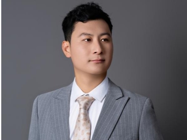 李根 博士